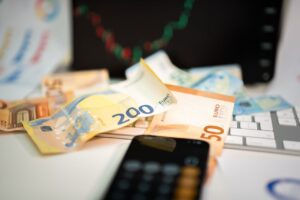 reclamar el cobro de deudas por vía judicial